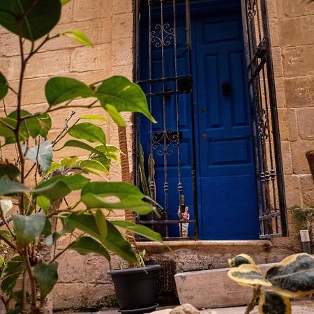 Blue Door Valletta Buitenkant foto